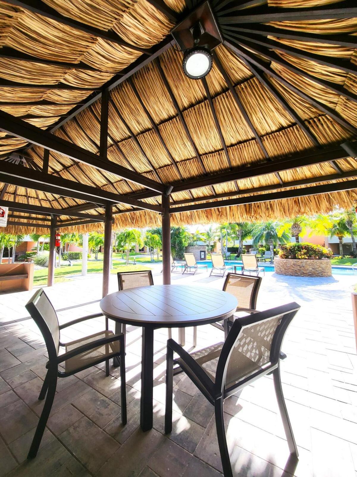 Eagle Beach Luxury House, Walking Distance To The Beach Palm Beach Exterior foto